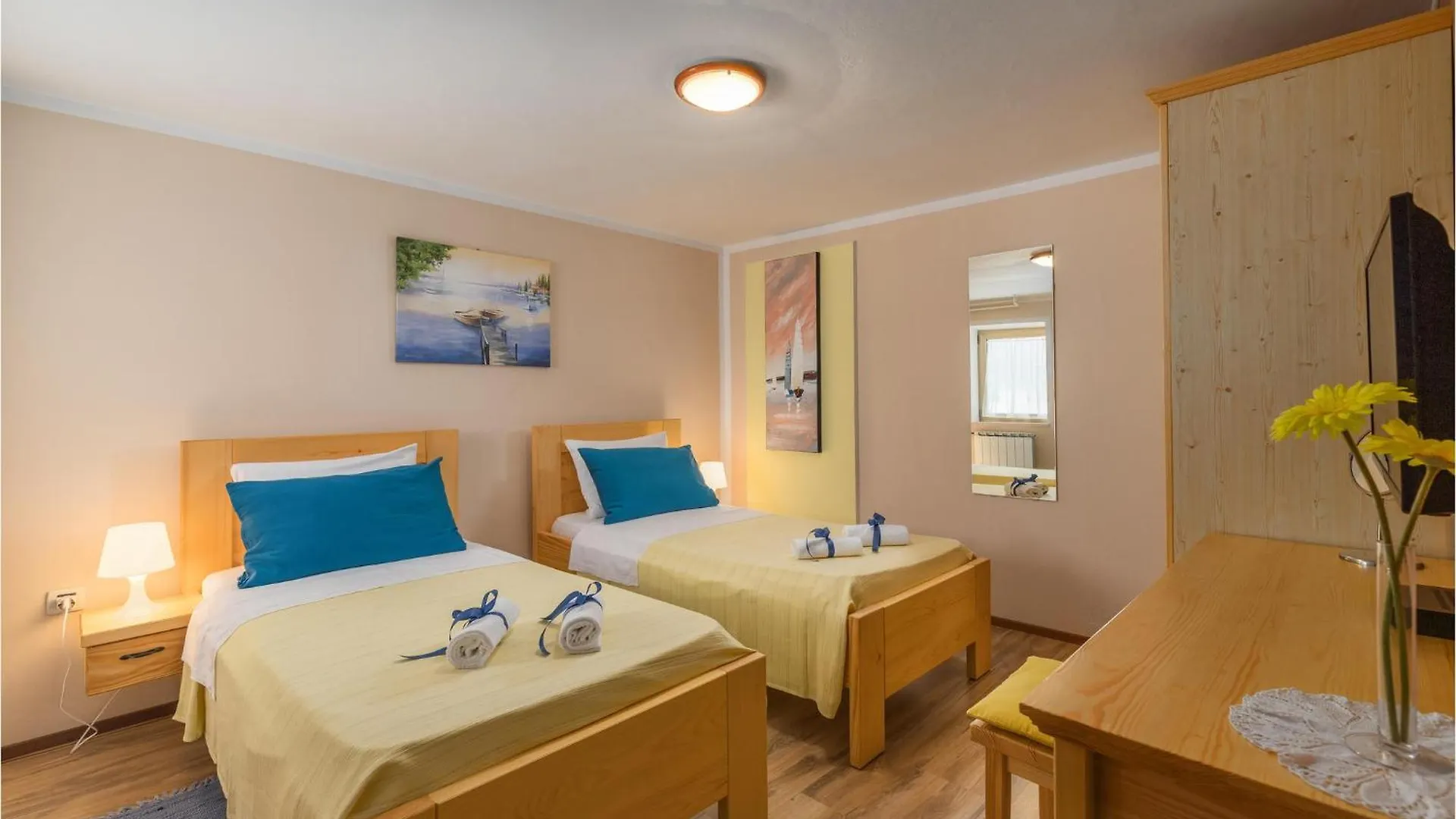Awesome Home In Plovanija With Wifi 0*,