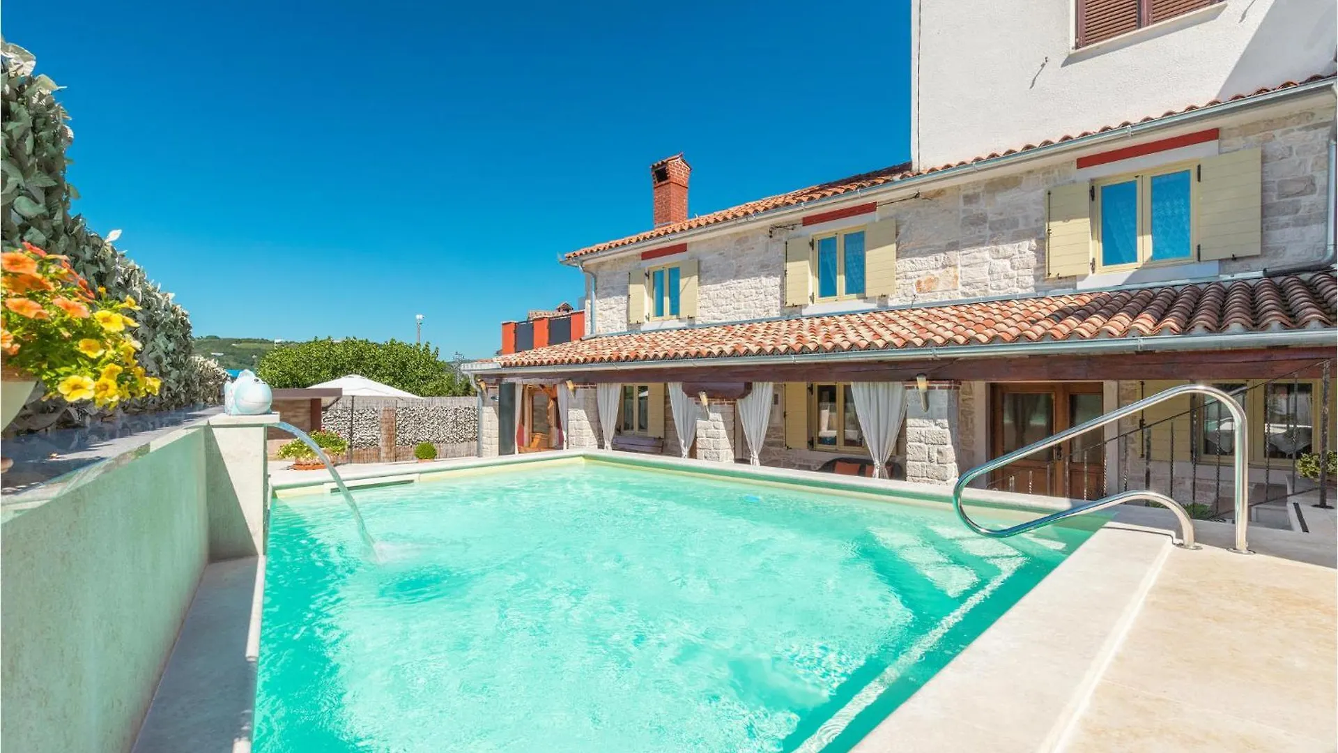 بيت للعطل Awesome Home In Plovanija With Wifi