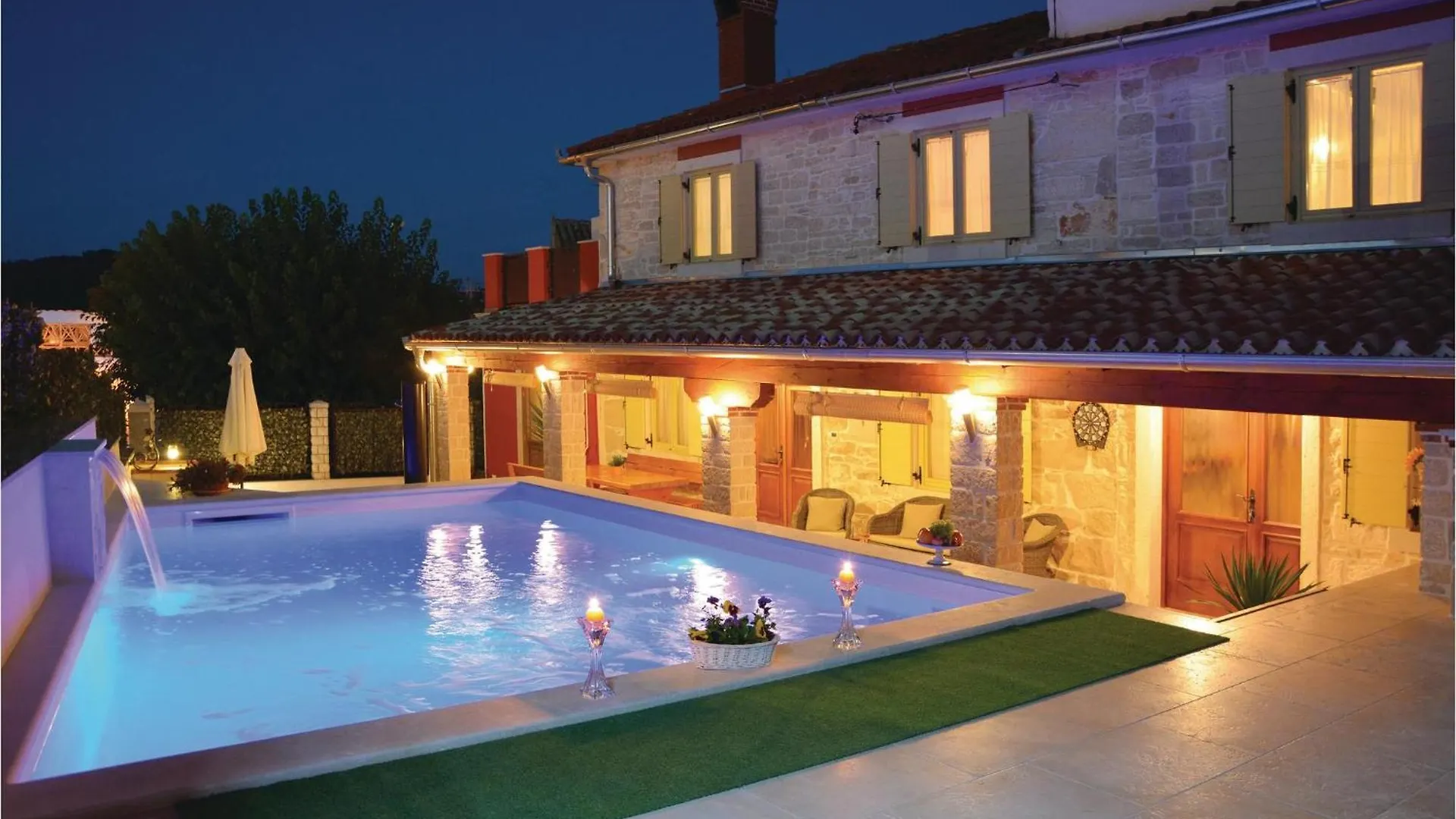 بيت للعطل Awesome Home In Plovanija With Wifi