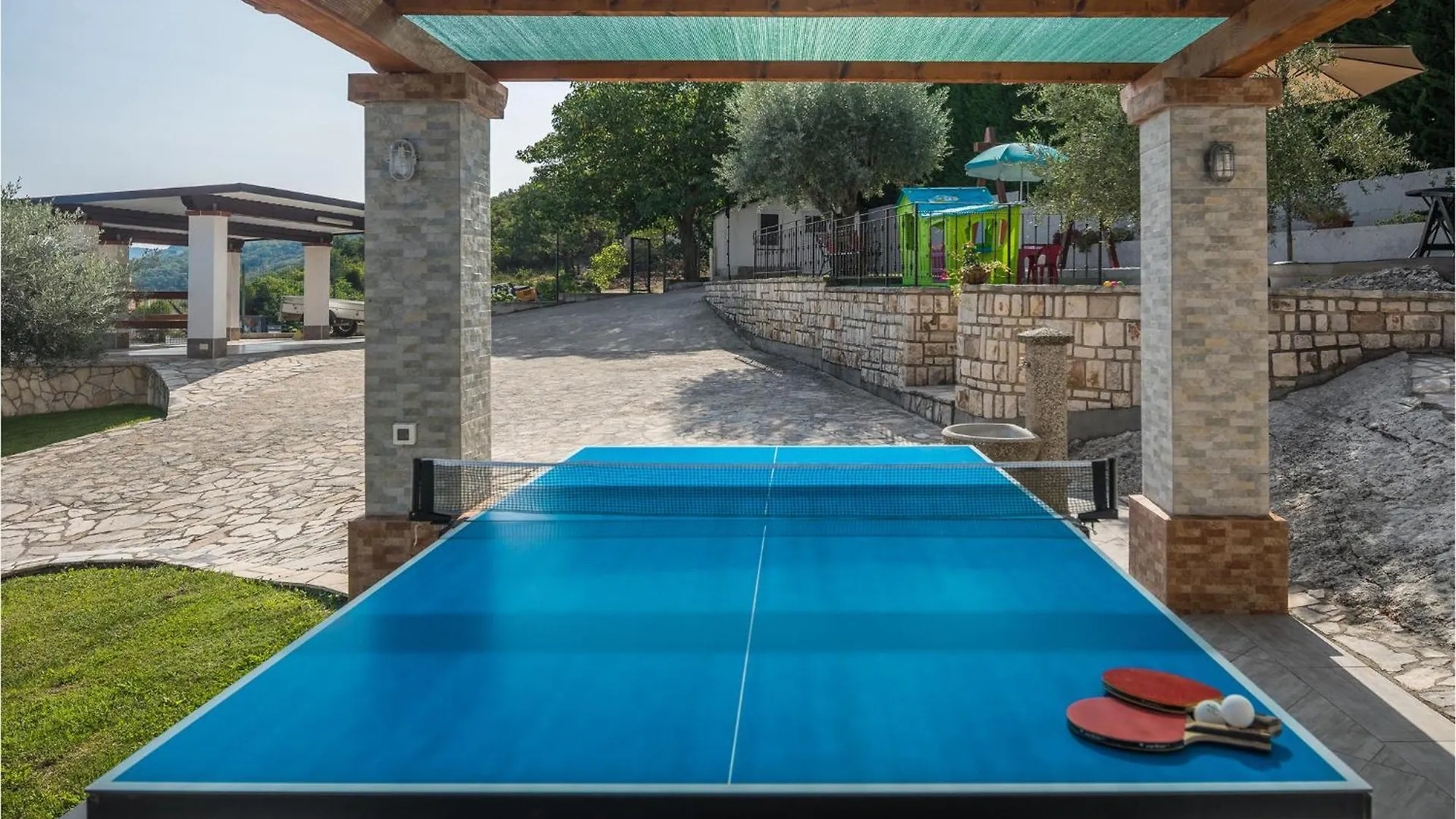 Awesome Home In Plovanija With Wifi بيت للعطل