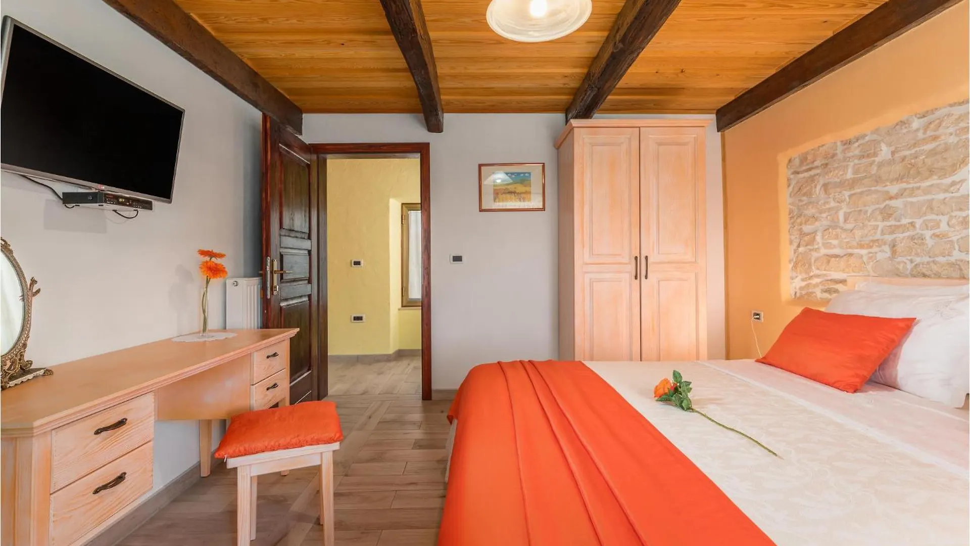 Awesome Home In Plovanija With Wifi 0*,  كرواتيا