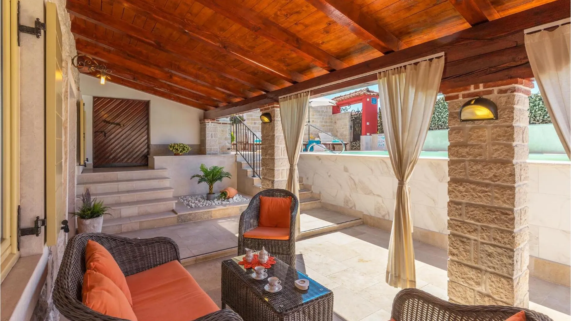 Awesome Home In Plovanija With Wifi بيت للعطل